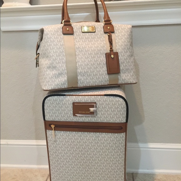Michael Kors Luggage Set - Picture 2 of 4